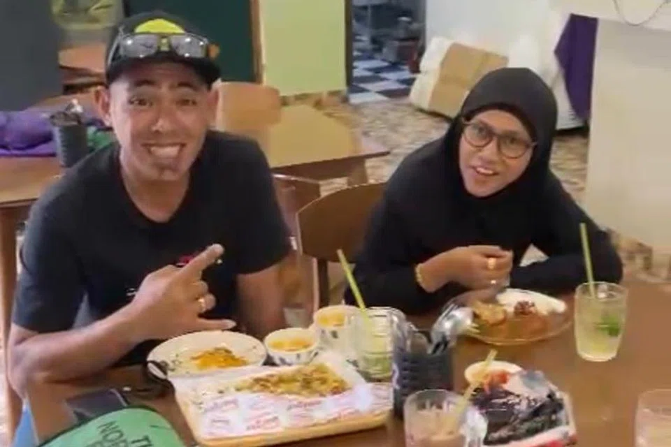 Pasangan suami isteri ini sudah beberapa kali membawa anak-anak mereka dari Singapura untuk merasai keenakan ‘Murtabak Singapore Dari Rumah’.