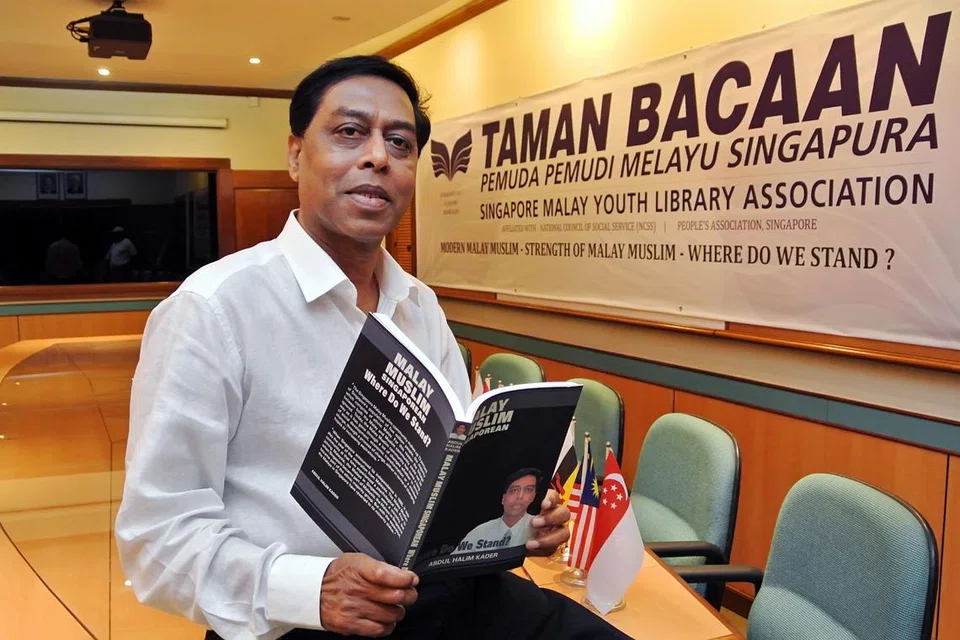 Presiden Taman Bacaan, Encik Abdul Halim Kader.