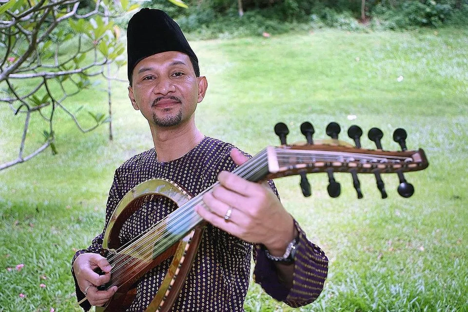 ZUBIR ABDULLAH: Antara lagunya yang terkenal ialah 'Zapin Telok Belangah' yang dicipta pada 1999, dan dianggap lagu ikon terutama di kalangan para penari Melayu tradisional. Ia telah digunakan sebagai latar tarian untuk festival-festival seni di lebih 50 negara. - Foto fail