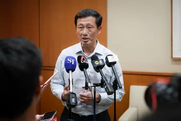 LINDUNGI PEKERJA: Menteri Kesihatan, Encik Ong Ye Kung, berkata walaupun majoriti pesakit dan waris mereka menghormati pekerja penjagaan kesihatan, terdapat minoriti yang melakukan tindakan mendera pekerja penjagaan kesihatan.