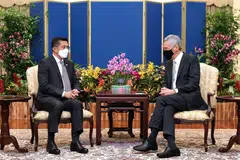 Dato' Seri Azmin bertemu PM Lee di Istana pada Selasa (23 Ogos).