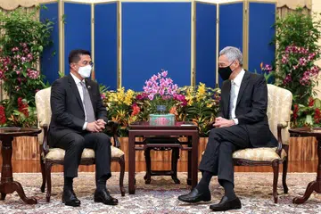 Dato' Seri Azmin bertemu PM Lee di Istana pada Selasa (23 Ogos).