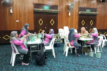 Sukarelawan Muslimah bukan sekadar membantu, malah merupakan nadi kekuatan bagi projek kutipan derma tabung Jumaat yang berlangsung pada 12 September. 