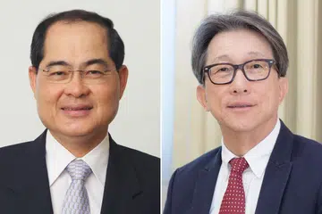 BERSARA: Encik Lim Hng Kiang (kiri) dan Encik Lim Swee Say (kanan) merupakan antara tiga menteri bersama Dr Yaacob Ibrahim yang akan bersara. - Foto MCI