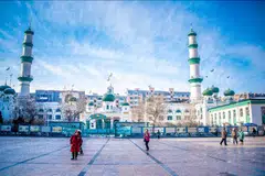 TANGKAP PENENTANG: China mengerahkan ratusan pegawai polis dan menangkap penduduk di bandar Nagu di Yunan, yang kebanyakan penduduknya Muslim, selepas berlaku pertempuran ekoran tindakan merobohkan sebahagian daripada Masjid Najiaying.