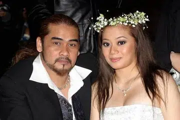 DIMINTA HADIR KE MAHKAMAH: Menyusuli pengesahan salah seorang saksi bahawa surat nikah mereka palsu, Awie dan isterinya, Rozana Misbun, diminta memberi hujahan mereka pada 13 Januari ini. - Foto fail