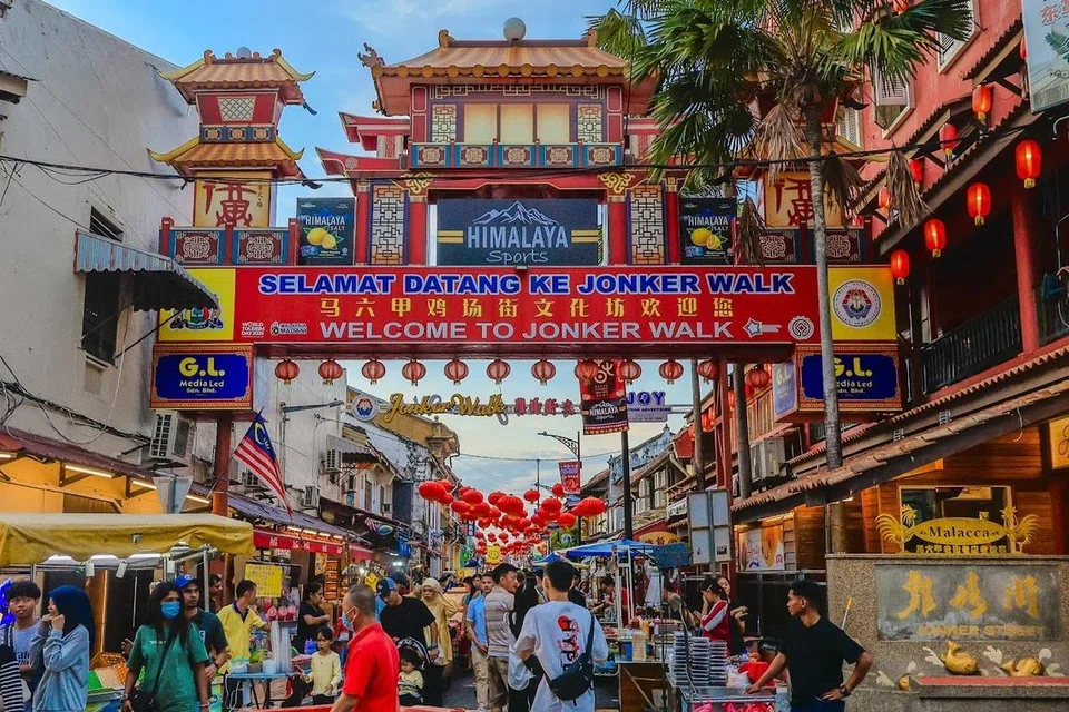 Jonker Street di Jalan Hang Jebat menampilkan kepelbagaian Melaka yang hidup. 