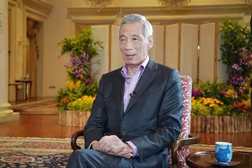PM LEE: Singapura tidak mahu memilih Amerika atau China dalam isu pertembungan dua kuasa besar itu kerana negara ini mempunyai hubungan amat erat dan luas dengan Amerika dan China, termasuk dari segi ekonomi dan bidang lain. - Foto MCI