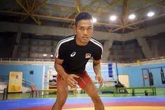 ALIH ARAH: Encik Eddy pada awalnya berlatih sukan Muay Thai, tetapi beralih kepada sukan gusti selepas gim latihannya tutup. Beliau kini antara segelintir penggusti Melayu yang telah mengharumkan nama Singapura di persada gusti. - Foto BM oleh ALPHONSUS CHERN