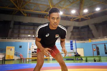 ALIH ARAH: Encik Eddy pada awalnya berlatih sukan Muay Thai, tetapi beralih kepada sukan gusti selepas gim latihannya tutup. Beliau kini antara segelintir penggusti Melayu yang telah mengharumkan nama Singapura di persada gusti. - Foto BM oleh ALPHONSUS CHERN