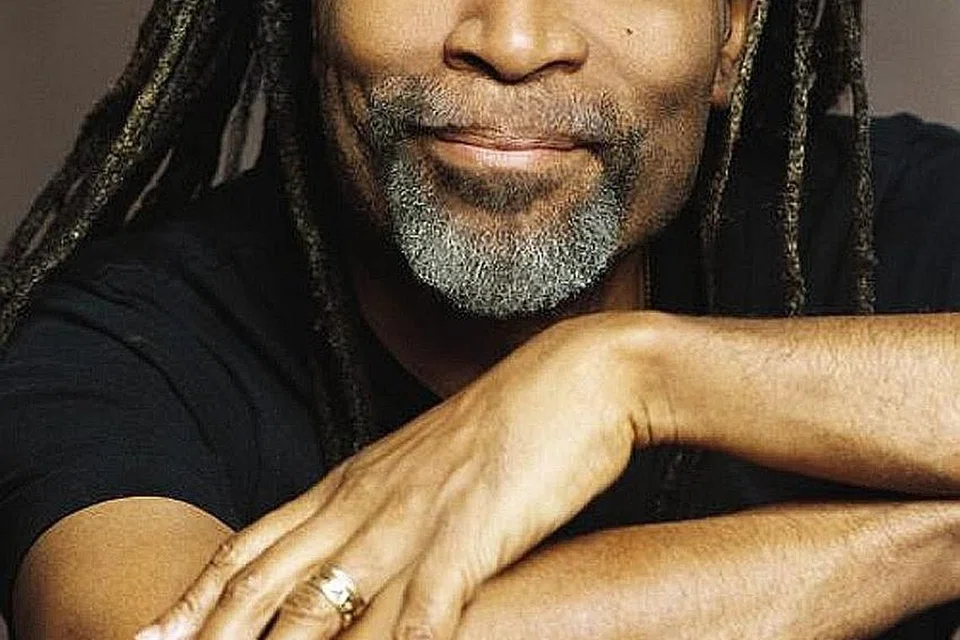 BOBBY MCFERRIN: Enggan lagu luputkan kesedihan yang dihasilkannya, 'Don't Worry Be Happy' dijadikan lagu kempen pilihan raya Presiden Amerika, lantas menghalang mantan Presiden George Bush menggunakannya. - Foto UNIVERSITI ROCHESTER