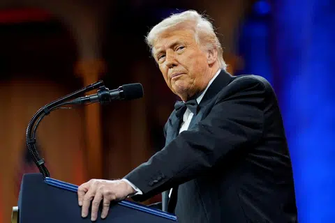 Presiden Amerika Syarikat, Donald Trump, berucap dalam majlis makan malam anjuran Jawatankuasa Kongres Republikan Kebangsaan (NRCC) yang berlangsung di Washington, DC, pada 8 April 2025.