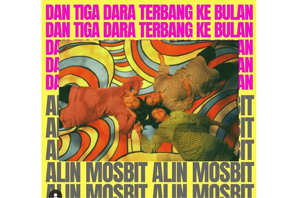 DIBAWA KE WADAH DIGITAL: Monolog watak Pungut dalam Dan Tiga Dara Terbang Ke Bulan dibacakan penulis naskhah teater itu, Aidli Alin Mosbit menerusi projek Rumah yang mengenalkan teater Melayu Singapura kepada masyarakat antarabangsa. - Foto ihsan NUR KHAIRIYAH RAMLI