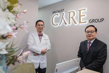 Dr Abdul Razakjr Omar (kiri) dan Dr Stanley Liew Choon Fong (kanan). - Foto BH oleh NUR DIYANA TAHA