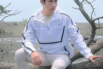 TERKILAN: Dr Hafiz Zainal meluahkan rasa sedih menerusi lagu terkininya 'Rindu' sebagai paparan kerinduannya pada ibu yang tidak sama seperti dahulu dan dilanda penyakit Alzheimer sejak tiga tahun lalu. - Foto INSTAGRAM HAFIZ ZAINAL