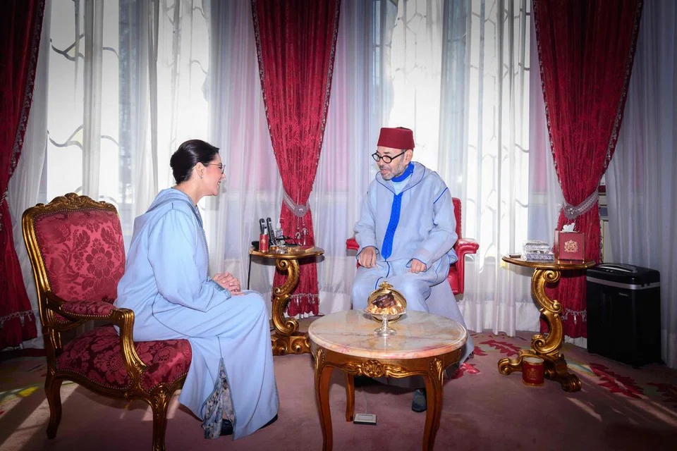 Raja Maghribi, Mohammed VI (kanan), bersama Cik Fatima Ezzahra El Mansouri dalam pertemuan di Rabat pada 29 September 2026, apabila beliau melantiknya sebagai Perdana Menteri wanita pertama negara itu. Cik El Mansouri ditugaskan membentuk kerajaan baharu selepas Parti Keaslian dan Kemodenan (PAM) memenangi kerusi terbanyak dalam pilihan raya Parlimen.