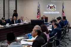 Perdana Menteri Malaysia, Datuk Seri Anwar Ibrahim, mempengerusikan Mesyuarat Majlis Tindakan Sara Hidup Negara dan mengumumkan penurunan harga beras putih import (BPI).