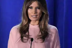 CIK MELANIA TRUMP: Memfail saman terhadap blogger Webster Tarpley dan akhbar tabloid 'Daily Mail', selepas akhbar itu menyiarkan artikel yang secara salah menuduh beliau menjadi pelacur kelas atasan. - Foto AFP