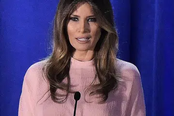 CIK MELANIA TRUMP: Memfail saman terhadap blogger Webster Tarpley dan akhbar tabloid 'Daily Mail', selepas akhbar itu menyiarkan artikel yang secara salah menuduh beliau menjadi pelacur kelas atasan. - Foto AFP