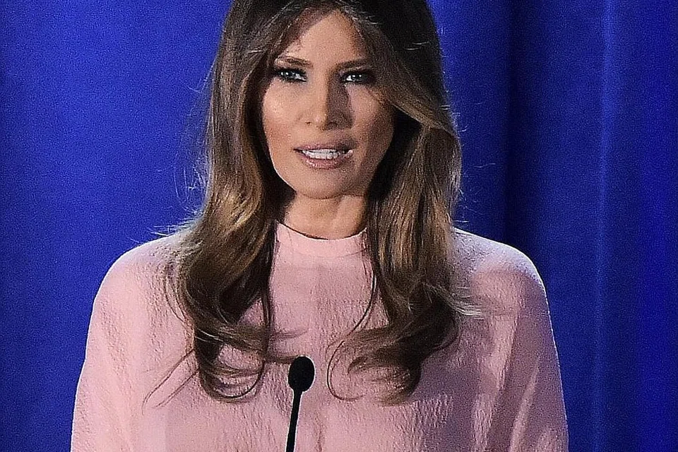 CIK MELANIA TRUMP: Memfail saman terhadap blogger Webster Tarpley dan akhbar tabloid 'Daily Mail', selepas akhbar itu menyiarkan artikel yang secara salah menuduh beliau menjadi pelacur kelas atasan. - Foto AFP