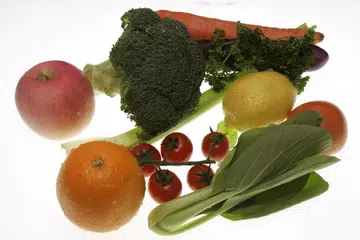 Meningkatkan pengambilan folat, yang terdapat dalam buah sitrus, tomato, kekacang dan sayur-sayuran berdaun hijau, dikatakan boleh membantu mengurangkan risiko tekanan darah tinggi.