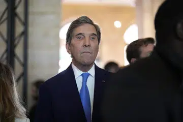 KUNJUNGAN KE CHINA: Duta khas Amerika Syarikat bagi perubahan iklim, Encik John Kerry, dijadualkan ke China bagi menyambung semula rundingan mengenai kawalan kesan pemanasan sejagat.