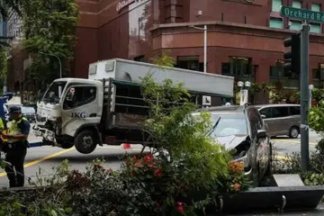 Kemalangan di Orchard Road pada pagi 28 Januari antara lori dan sebuah kereta menyebabkan 13 individu dihantar ke hospital dan 5 lagi cedera tetapi enggan ke hospital.