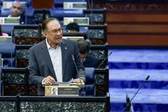 Perdana Menteri Malaysia, Datuk Seri Anwar Ibrahim, ketika mendedahkan  cubaan menjatuhkan kerajaan membabitkan pihak luar negara yang bersekongkol dengan warga tempatan dan pembabitan secara langsung kelompok Zionis terkemuka.