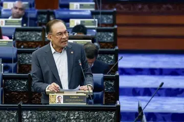Perdana Menteri Malaysia, Datuk Seri Anwar Ibrahim, ketika mendedahkan  cubaan menjatuhkan kerajaan membabitkan pihak luar negara yang bersekongkol dengan warga tempatan dan pembabitan secara langsung kelompok Zionis terkemuka.