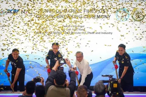 Majlis pecah tanah pada 16 Januari dihadiri oleh (dari kiri) Ketua Eksekutif Majlis Belia Kebangsaan (NYC), Encik David Chua; Pesuruhjaya SCDF, Eric Yap; Timbalan Perdana Menteri, Encik Gan Kim Yong; dan Komander Bahagian Marin SCDF, Penolong Pesuruhjaya (AC), Ryan Ong.
