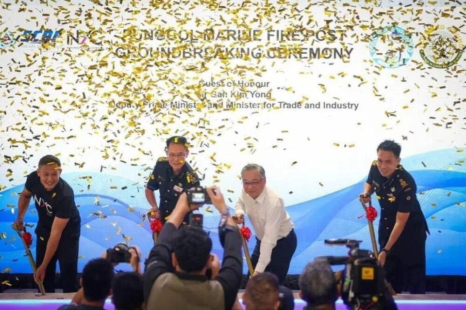 Majlis pecah tanah pada 16 Januari dihadiri oleh (dari kiri) Ketua Eksekutif Majlis Belia Kebangsaan (NYC), Encik David Chua; Pesuruhjaya SCDF, Eric Yap; Timbalan Perdana Menteri, Encik Gan Kim Yong; dan Komander Bahagian Marin SCDF, Penolong Pesuruhjaya (AC), Ryan Ong.