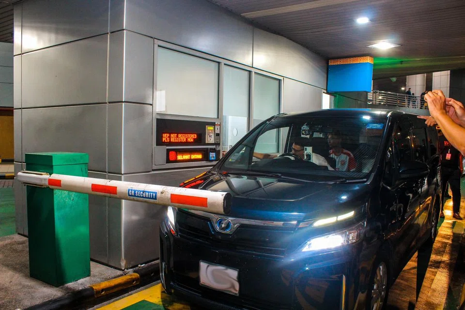 Kereta berdaftar asing dari Singapura diberi peringatan untuk memohon Permit Masuk Kenderaan (VEP).