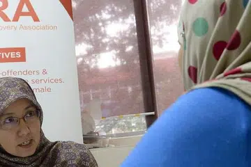WIRA TEMPAT MENGADU NASIB: Cik Nora, 50 tahun (membelakangkan kamera), menjadikan Wira tempat beliau mendapatkan nasihat tentang masalah-masalahnya selepas bebas daripada dadah. Cik Sajni (kiri) pula tidak pernah jemu menghulurkan bantuan.