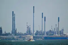 Shell telah memaklumkan Penguasa Kelautan dan Pelabuhan Singapura (MPA) dan Agensi Sekitaran Kebangsaan (NEA) bahawa ia telah menutup salah satu unit pemprosesan minyak di Pulau Bukom untuk menyiasat kemungkinan berlakunya kebocoran.