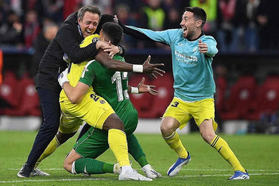 KEMENANGAN MENGEJUT: Para pemain Villarreal meraikan kejayaan hebat ke atas gergasi Jerman, Bayern, untuk melangkah ke separuh akhir Liga Juara-Juara. - Foto AFP