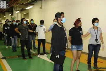 BERJAYA DIBERKAS: Selepas menangkap tiga lelaki di lokasi rusuhan di People's Park Centre pada Ahad lalu, polis pada tengah malam tadi mendedahkan ia telah berjaya memberkas sembilan lagi individu, termasuk seorang wanita. 