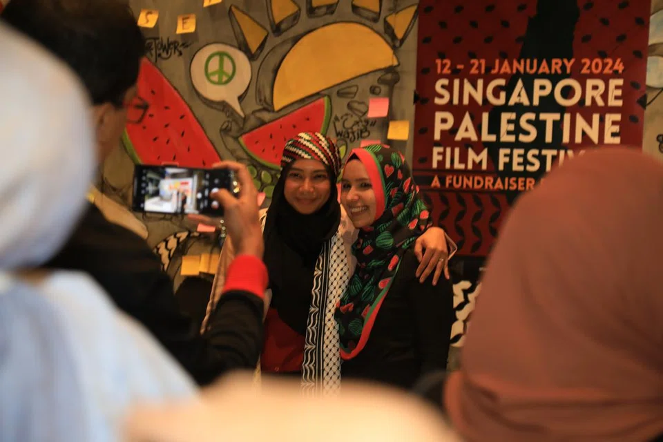 BERI SOKONGAN: Kira-kira 340 pengunjung telah menunjukkan  sokongan untuk Festival Filem Singapura Palestin pada hari pertama pelancarannya.