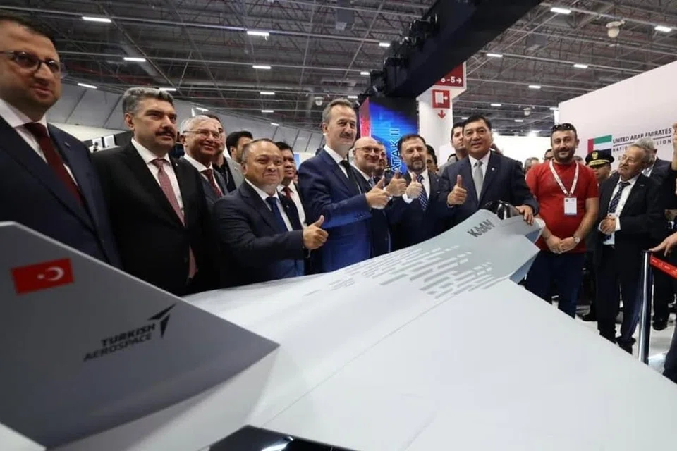 Indonesia dan Turkey menandatangani perjanjian pembelian 48 buah jet pejuang generasi kelima KAAN dari Turkey tersebut pada 26 Julai 2025 di Pameran Industri Pertahanan Antarabangsa (IDEF) di Istanbul.