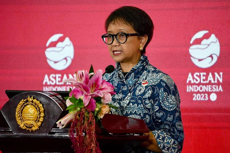 MENTERI LUAR INDONESIA: Cik Retno Marsudi berucap semasa sidang akhbar selepas Rahat Menteri Luar Asean di Jakarta pada 4 Februari 2023. - Foto AFP