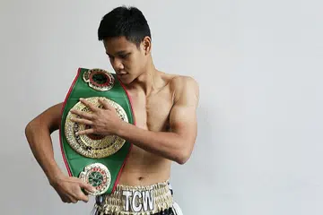 INGIN NAIKKAN NAMA SUKAN TINJU: Ridhwan yang bergelar juara dunia UBO kini berada di bawah pengurusan syarikat milik Scott O'Farrell, Ringstar Management. - Foto-foto SITI AISYAH NORDIN