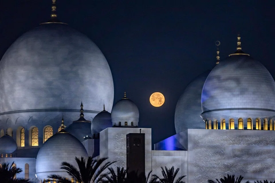 Bulan penuh menyinar dalam Ramadan