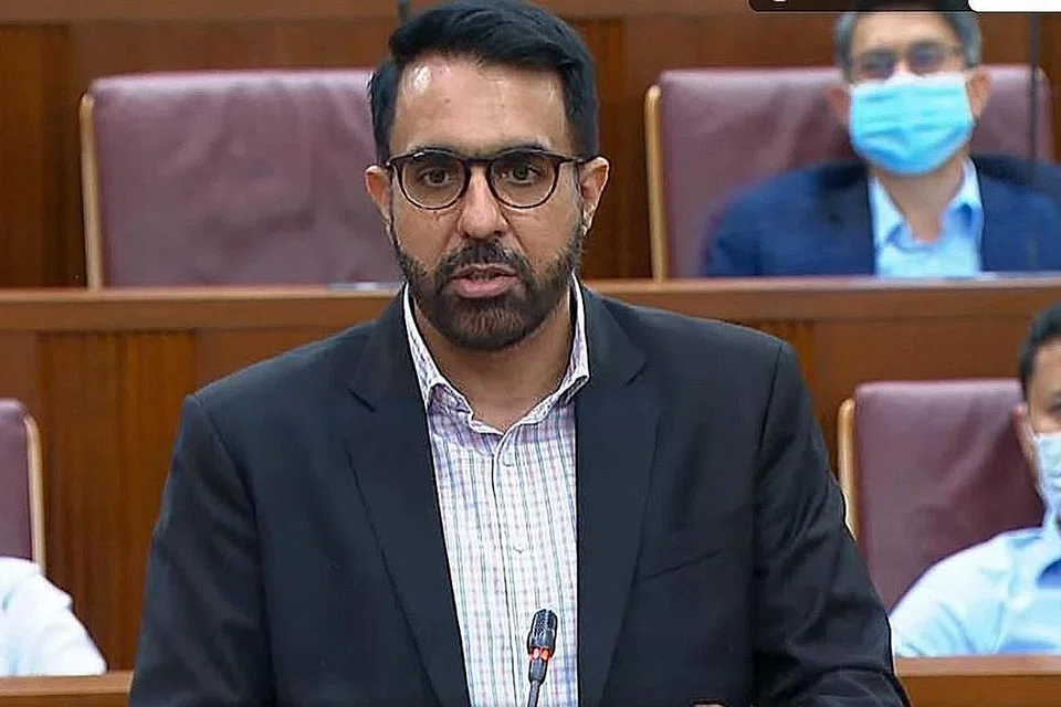 SERTAI PERBAHASAN: Encik Pritam Singh (atas) berkata sekiranya lebih banyak maklumat seperti jumlah pekerja yang dipindahkan dari syarikat ke syarikat didedahkan lebih awal, kebanyakan salah faham mengenai Ceca dan isu seperti xenofobia boleh ditangani. - Foto MCI