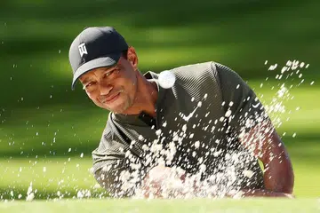 KEPUTUSAN TERBAIK: Juara bertahan Tiger Woods menyamai keputusan terbaiknya dalam pusingan pembukaan kejohanan Masters kelmarin dan hanya tiga pukulan di belakang pendahulu kejohanan Paul Casey. - Foto AFP