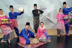 MEMBUAT PERUBAHAN: Sri Warisan (gambar atas) kini mengadakan beberapa persembahan secara digital atau program secara langsung ke sekolah-sekolah yang membuat tempahan bersama mereka. - Foto SRI WARISAN