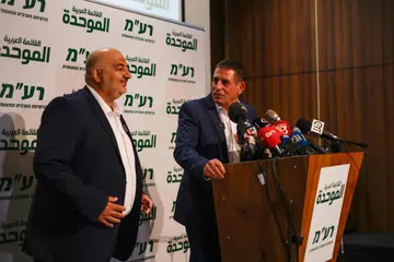 Pemimpin parti Arab-Islam Raam (United Arab List), Encik Mansour Abbas (kiri), bersama ahli politik Yahudi Israel, Encik Yoav Segalovitz, pada sidang media di Nazareth, Israel, pada 31 Ogos. Encik Abbas mengumumkan Encik Segalovitz akan menyertai Raam sebagai calon nombor dua parti itu menjelang pilihan raya Israel pada 27 Oktober, dalam langkah luar biasa yang dilihat sebagai usaha memperkukuh kerjasama politik Arab-Yahudi.
