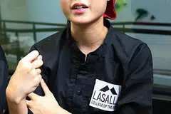 SILAT SEBAGAI PENGUAT KEYAKINAN: Berpandukan bebayang, bunyi dan gerak rasa, Cik Teo menyusun jurusan dan langkah memulakan pencak silat biarpun dalam keadaan separuh buta.