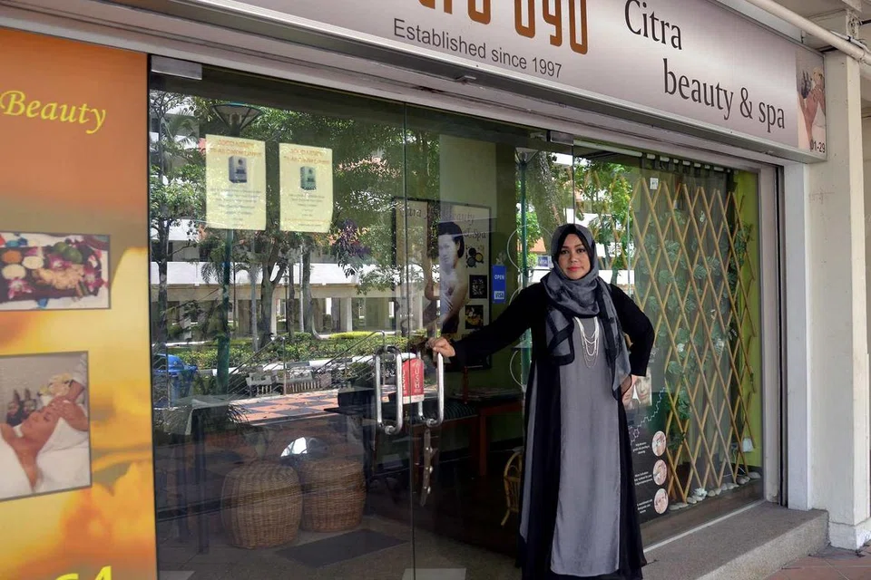 TARIKAN TERSERLAH: Cik Zubaidah Chalan Hassan, yang memiliki kedai yang menempatkan Citra Ayu Beauty & Spa di Bedok North Street 3, terdorong dengan subsidi lebih tinggi diberikan di bawah ROS. - Foto SHAKIR SAIFUDDIN