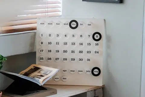 Antara produk terlaris Stacked Store ialah kalendar dinding buatan Italy, ‘Ring A Date’, yang berharga $240.
