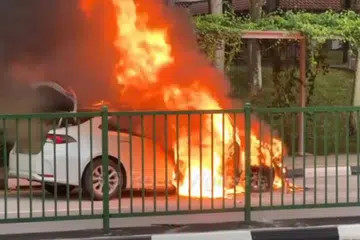 Menurut Pasukan Pertahanan Awam Singapura (SCDF), tiada sesiapa cedera selepas sebuah kereta terbakar di Jurong West Street 51 dan punca kebakaran sedang disiasat.