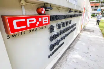 Berdasarkan laporan tahunan 2025, jumlah laporan berkaitan kes rasuah yang diterima oleh Biro Siasatan Amalan Rasuah (CPIB) merosot sebanyak 10 peratus, iaitu daripada 177 laporan pada 2024 kepada 160 pada 2025.